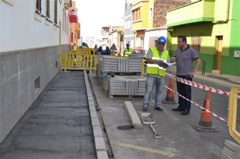 En marcha las obras de mejora y ampliación de aceras de la calle Doramas