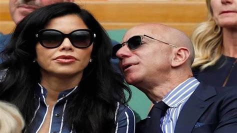 Jeff Bezos Lauren Sanchez Get Engaged After Proposal On 500 Mn