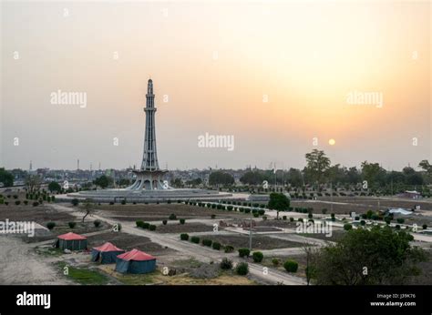 Minar E Pakistan Hi Res Stock Photography And Images Alamy