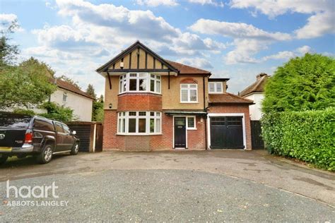 Gallows Hill Kings Langley 5 Bed Detached House 1 000 000