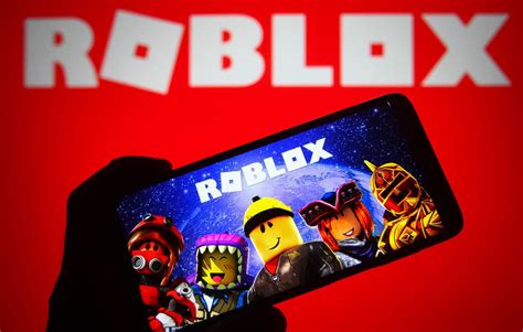 Roblox promo codes and free items for December 2023