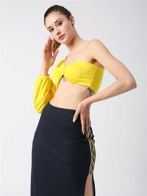 Disrupt Women Yellow Twisted One Shoulder Slim Fit Padded Super Crop T Disrupt