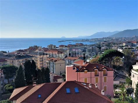 Vendita Appartamento Pietra Ligure Trilocale In Via Della Cornice