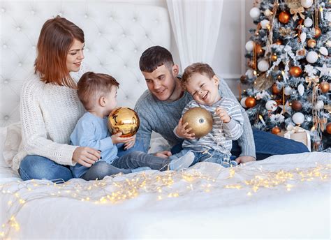 10 Holiday Traditions to Start This Year With Your Family