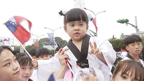 萌翻 國慶表演最「小」焦點 4歲女童跆拳道表演 民視新聞網 Line Today