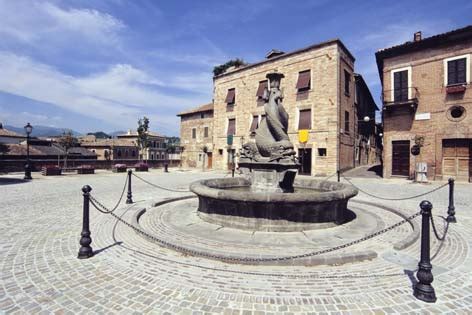 Fotografia Cerreto D Esi Piazza Del Comune