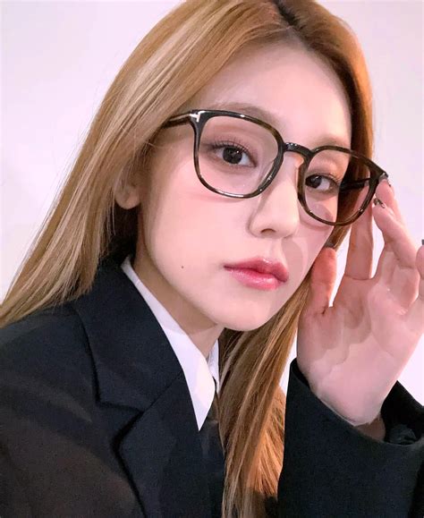 Itzys Yeji Wearing Glasses 👓 R Heavenly Beauty