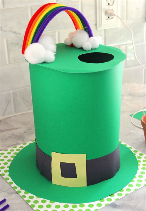 How To Build A Leprechaun Trap St Patricks Day Crafts Leprechaun