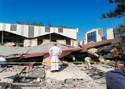 Ascienden A Los Muertos Por Derrumbe Del Techo En Iglesia De M Xico