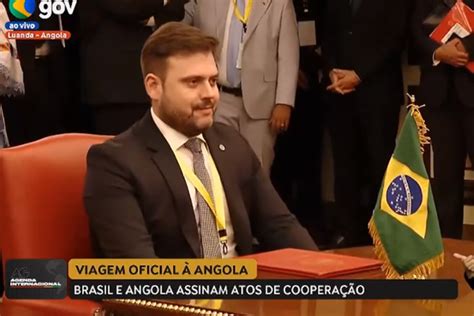 Vídeo mostra cacerense Irajá Lacerda assinando atos de cooperação