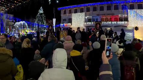 Sute De Locuitori Din Mioveni Au Plecat La Colindat Pe Str Zile Din