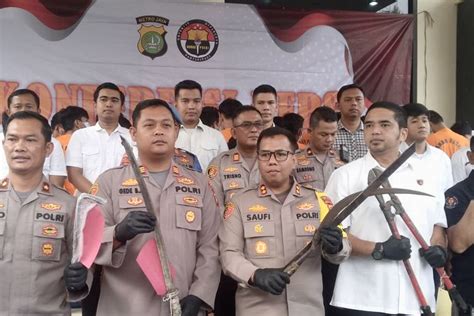 Foto Polisi Ringkus Dua Begal Yang Rampas Motor Dan Lukai Lansia Di