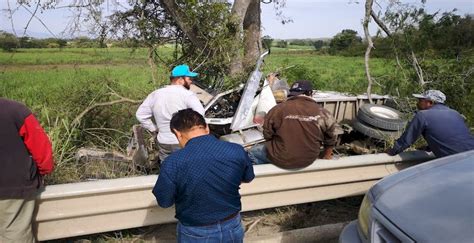 Camionero Sufre Aparatoso Accidente En La Valles Tamazunchale