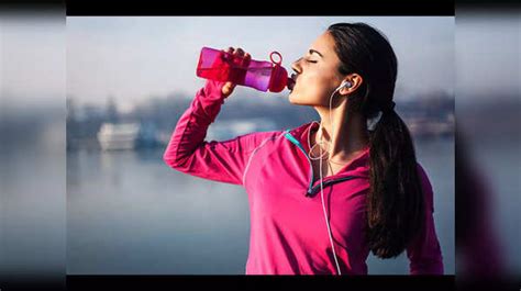 Explained Why You Are Told Drinking Water While Standing Is Bad For You