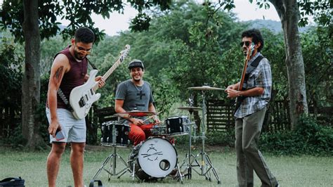 Banda Mago Trio Lan A Ep P O E Circo E Estreia Clipe Em Homenagem A