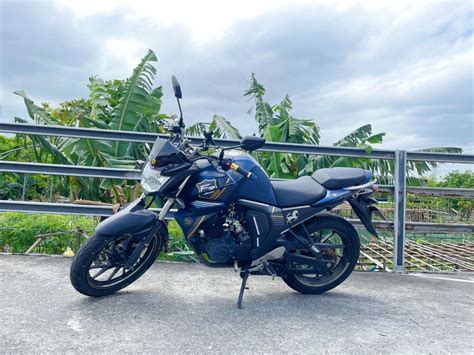 Yamaha Fzs150 V2 機車 二手機車在旋轉拍賣