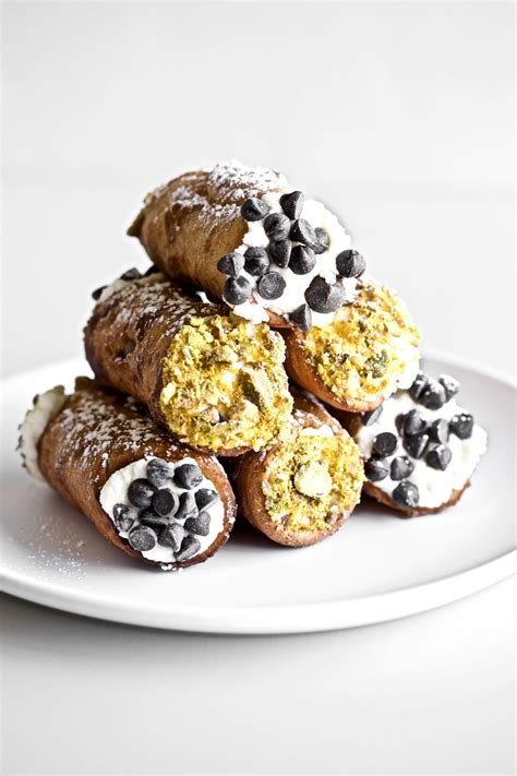 Traditional Italian Cannoli