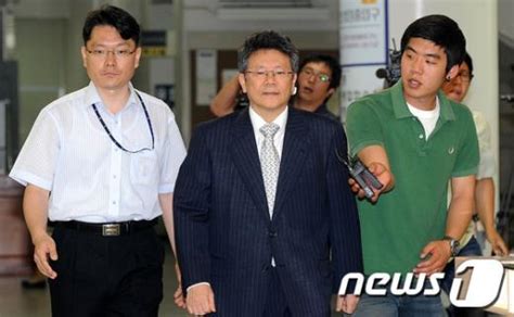 사진 영장실질심사 출석하는 윤현수 한국저축은행 회장 머니투데이