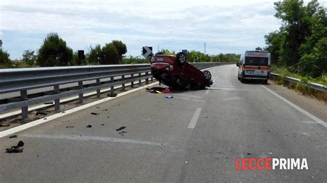 L Auto Ribaltata Sulla Statale