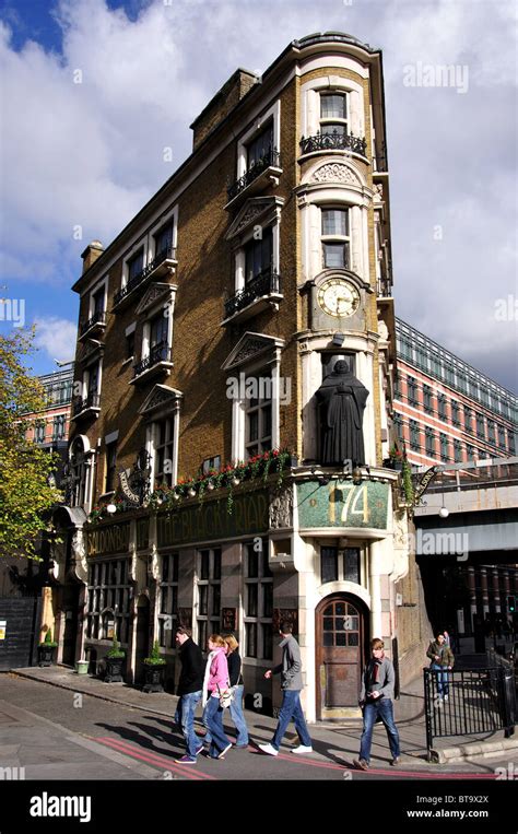 The Black Friar Pub Queen Victoria Street Blackfriars City Of London