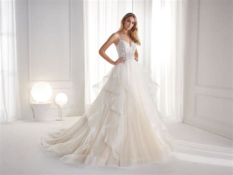 Abito Da Sposa Linea Ad A Con Tulle E Spalline Gioiello Cristian Spose