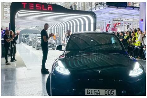 Tesla Digugat Oleh Mantan Karyawan Karena Lakukan Phk Massal Hops Id