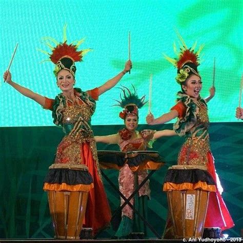 Tari Jaipong Rampak Kendang Wanoja Dari Jawa Barat Cultural Dance