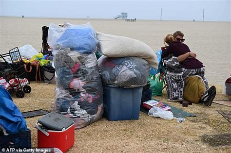 La Cops Clearing Homeless Camp Investigate Report Of Missing Woman And