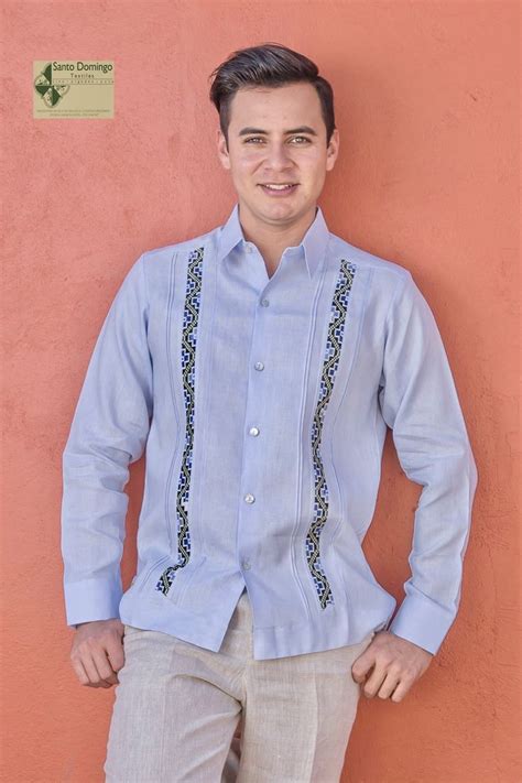 Guayabera 100 lino azul con bordado oaxaqueño Camisas bordadas