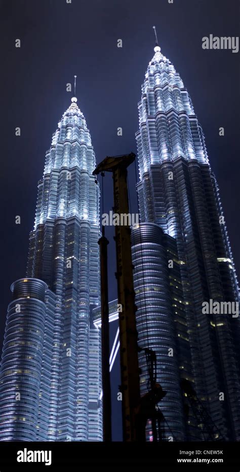 Petronas towers construction hi-res stock photography and images - Alamy