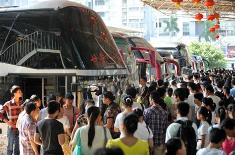 广西南宁迎来中秋节客流高峰