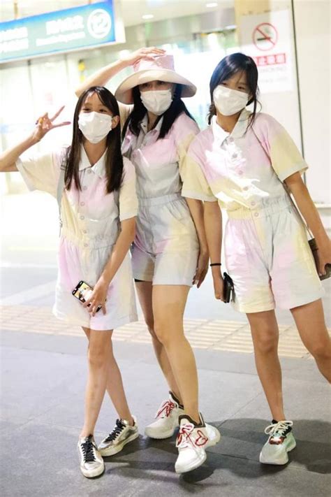 Con gái bom sex gốc Việt Chung Lệ Đề mới tuổi đã cao gần m thu hút sự chú ý khi ra sân