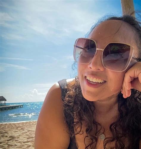 Michelle Rodríguez en bikini y acostada en la arena presume lo delgada que está Attorneys