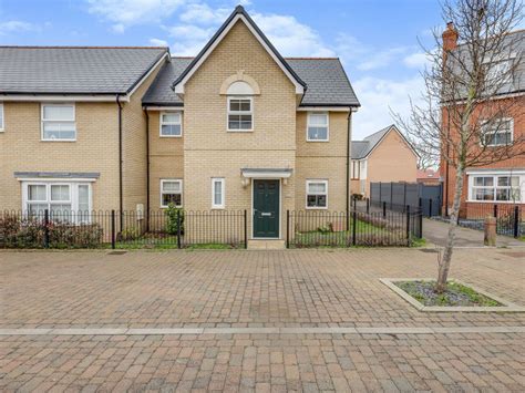 4 Bed End Terrace House For Sale In Elizabeth Gardens Rochford Ss4 £