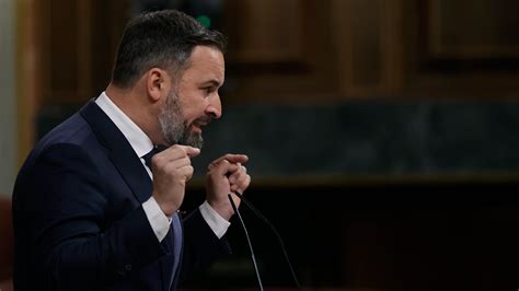 Abascal dice a Sánchez que no es ejemplo de unidad