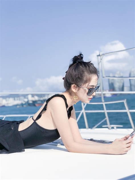 Mỹ nhân Tân Cương Cổ Lực Na Trát khoe dáng nuột nà với bikini Topsao
