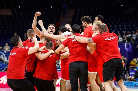 EuroBasket 2022 Zacięty mecz 1 8 finału Polska Ukraina Biało