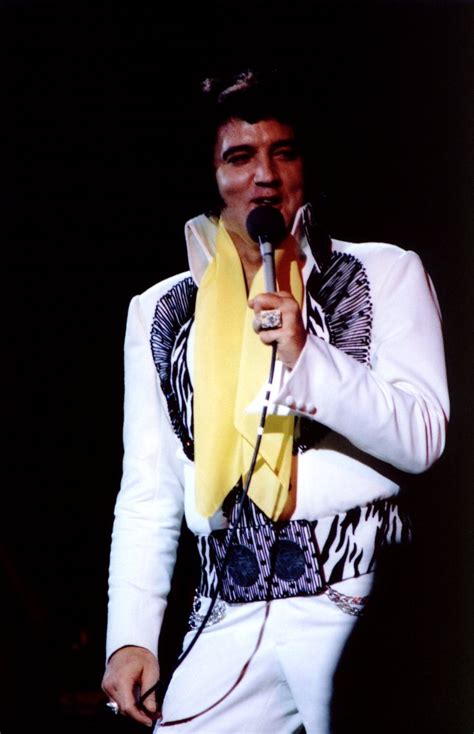 Elvis On Stage In Huntsville Alabama June 1 1975 Elvis Presley Elvis Presley Images Elvis In