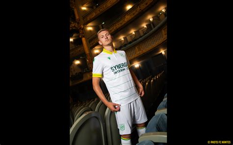 FC Nantes MAILLOTS 2023 2024 Entre élégance et tradition