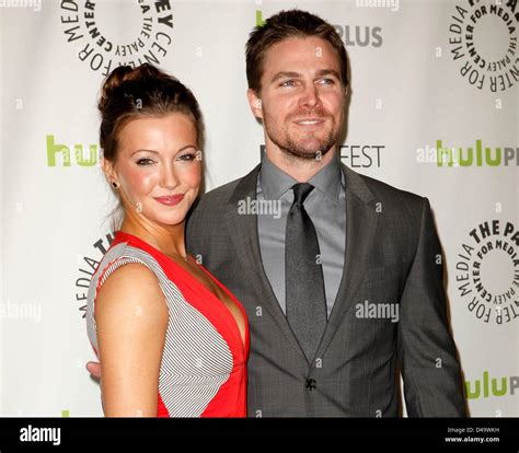 Stephen Amell And Katie Cassidy Airport