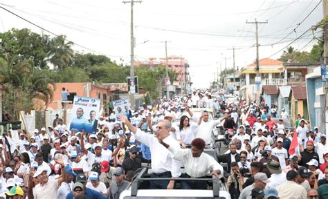 Abinader Encabeza Caravana En Monte Plata Con Candidatos Municipales