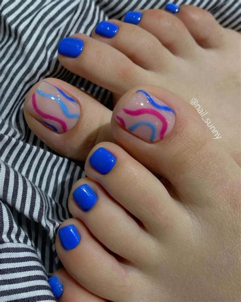 40 Trendy Pedicure Designs 2022 Bright Blue And Swirl Pedicure