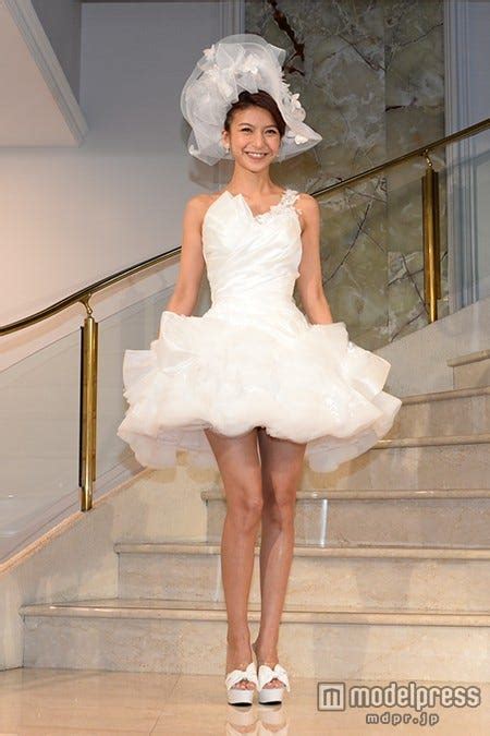 画像216 ＜速報＞大石参月、結婚会見で入籍日報告 ミニスカウェディングドレス姿披露 モデルプレス