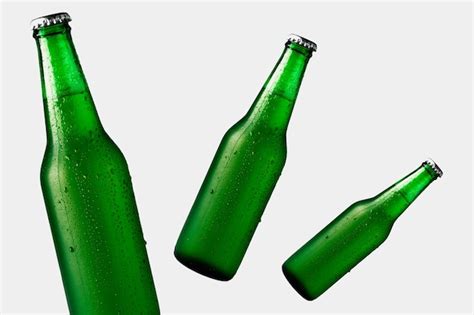 Botella De Cerveza Aislada Sobre Un Fondo Blanco Foto Gratis