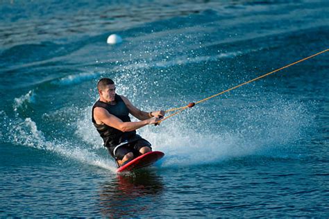 Kneeboarding Fotos Afbeeldingen Beelden En Stockfotos Istock