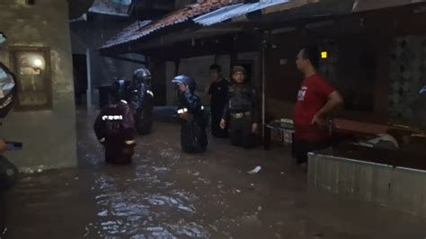 Sejumlah Wilayah Di Bandung Banjir Usai Dilanda Hujan Deras