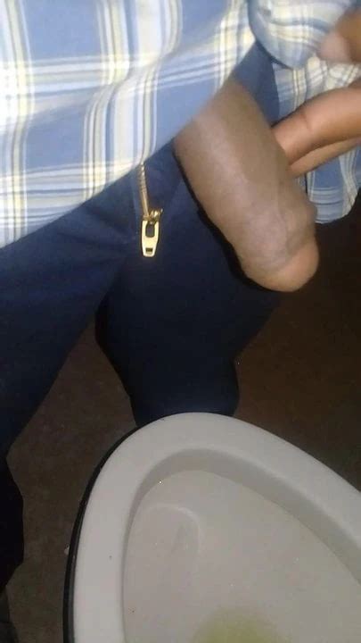 Orinando En Bano Publico Gay Man Porn Xhamster