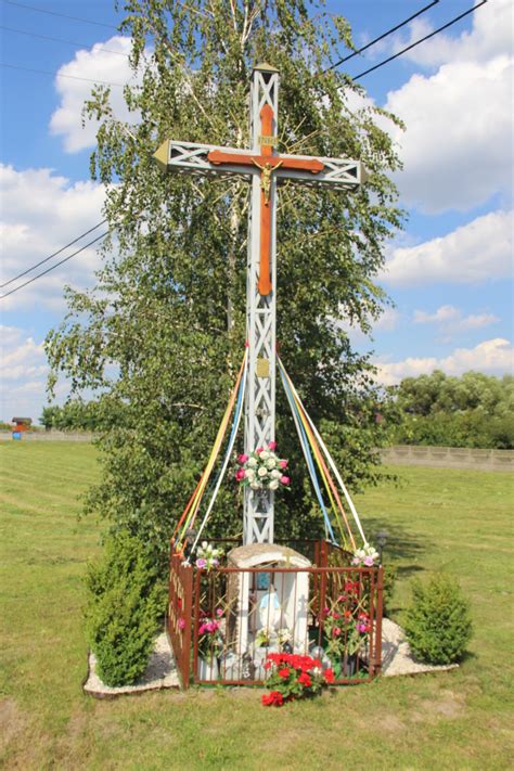 Krzyże i kapliczki przydrożne Parafia Rzymskokatolicka pw Św