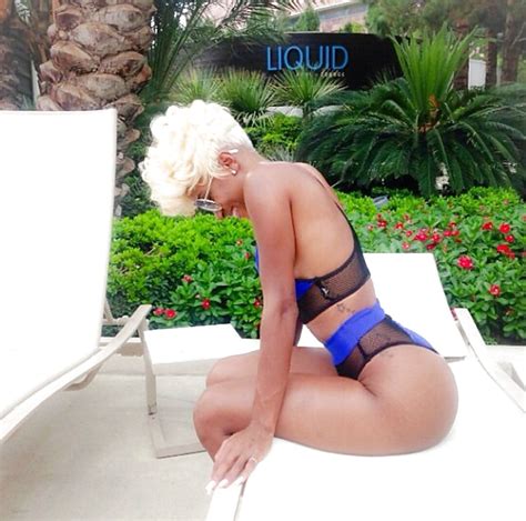 IM A SUCKA FOR A BLACK FEMALE ROCKING BLONDE HAIR Porn Pictures XXX