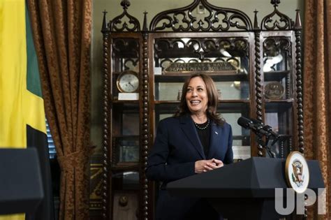 Photo Vice President Kamala Harris Meets With Jamaica Prime Minister